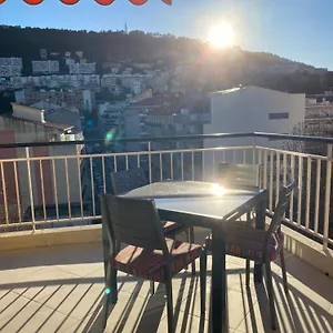 F4 120 M2 10 Minutes à Pieds Du Vieux Appartement